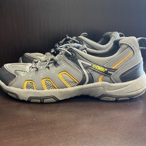 Khombu Reef Shark Adventure Sandals Size 7M